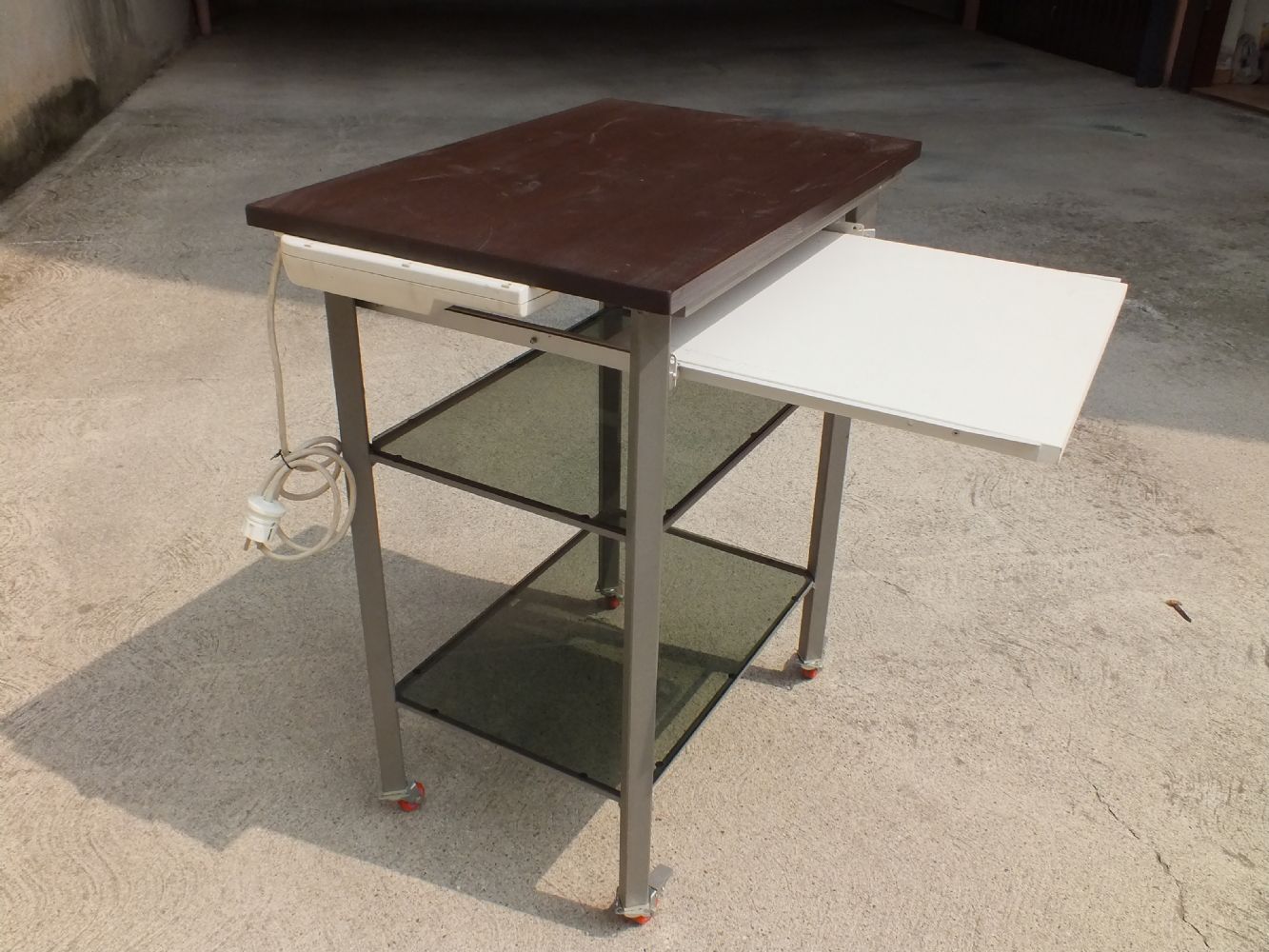 Baratto/scambio: tavolino computer [ elettronica/computer e ...
