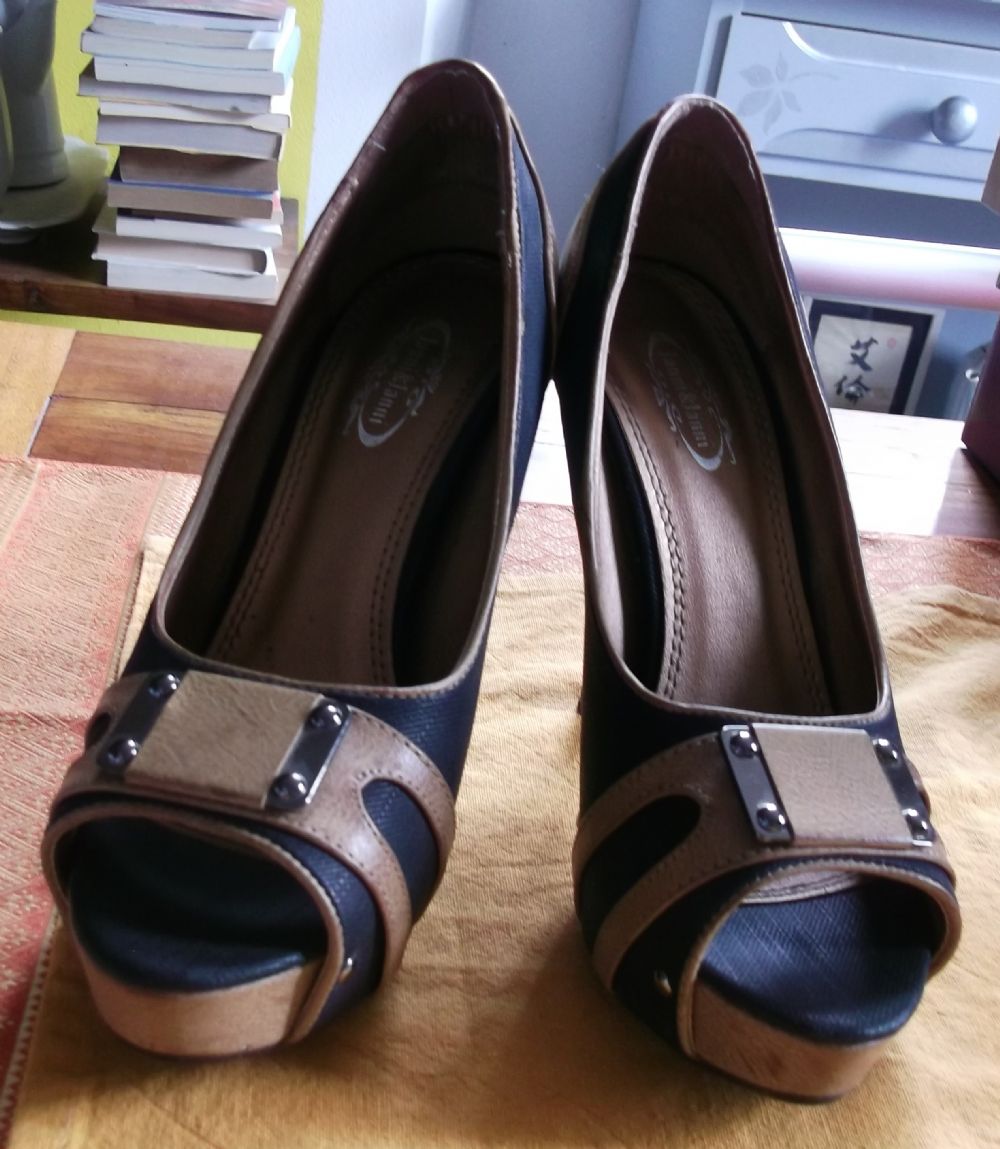 Baratto/Scambio: scarpe alte aperte davanti [ Abbigliamento/Abbigliamento  donna] a Varese (VA) - coseinutili.it