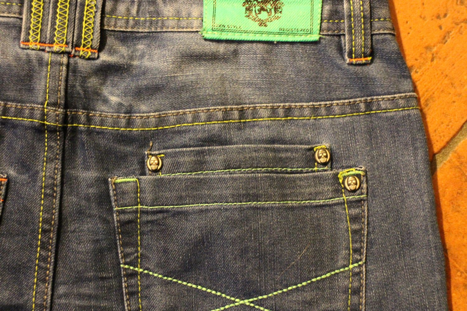 Baratto/Scambio: jeans Oviesse bottone Teschio [  Abbigliamento/Abbigliamento uomo] a Masciago Primo (VA) - coseinutili.it