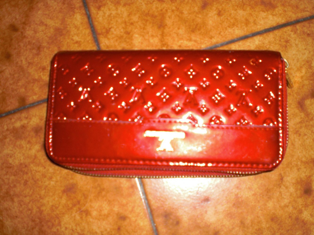 Baratto/Scambio: Portafoglio rosso Abbigliamento