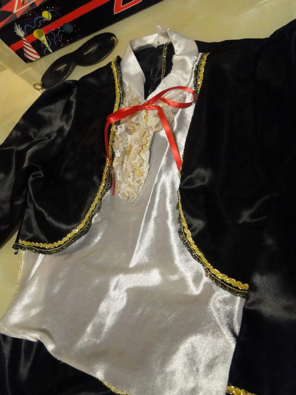 Baratto/Scambio: Vestito carnevale Zorro 5/6 [ Bimbi/Vestiti e