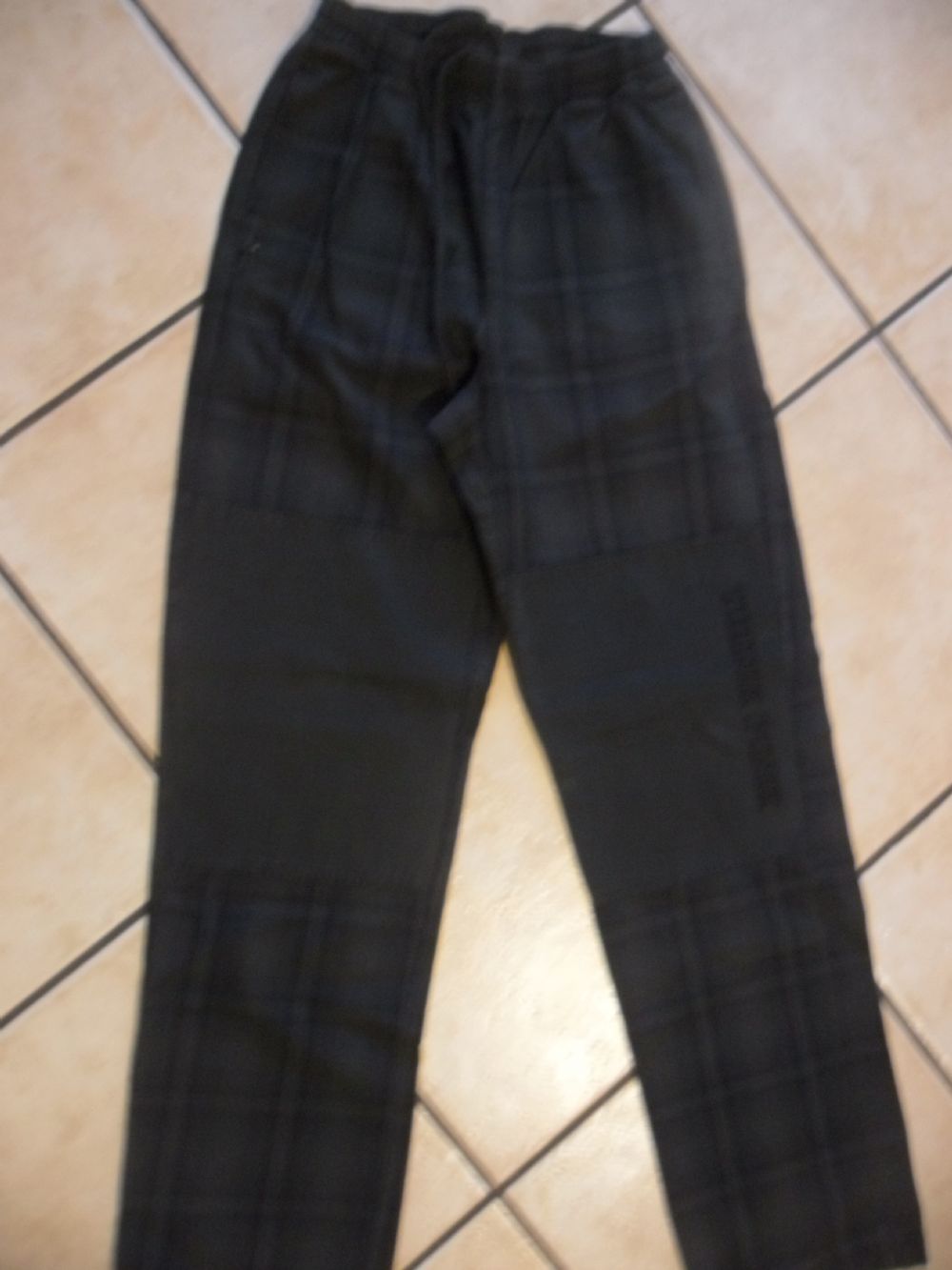 Baratto/Scambio: Pantaloni Think Pink [ Abbigliamento/Abbigliamento donna]  a Vergiate (VA) - coseinutili.it