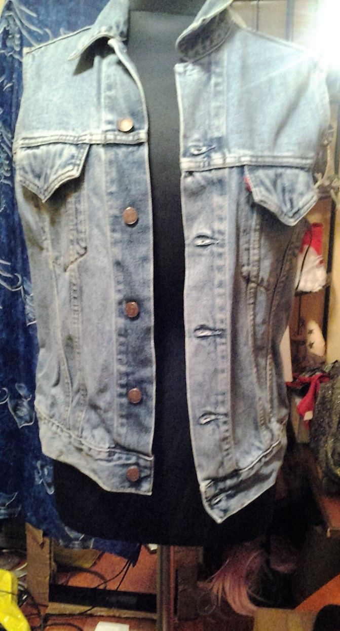 Baratto/Scambio: Gilet jeans Levis tg L [ Abbigliamento/Accessori] a Marudo  (LO) - coseinutili.it