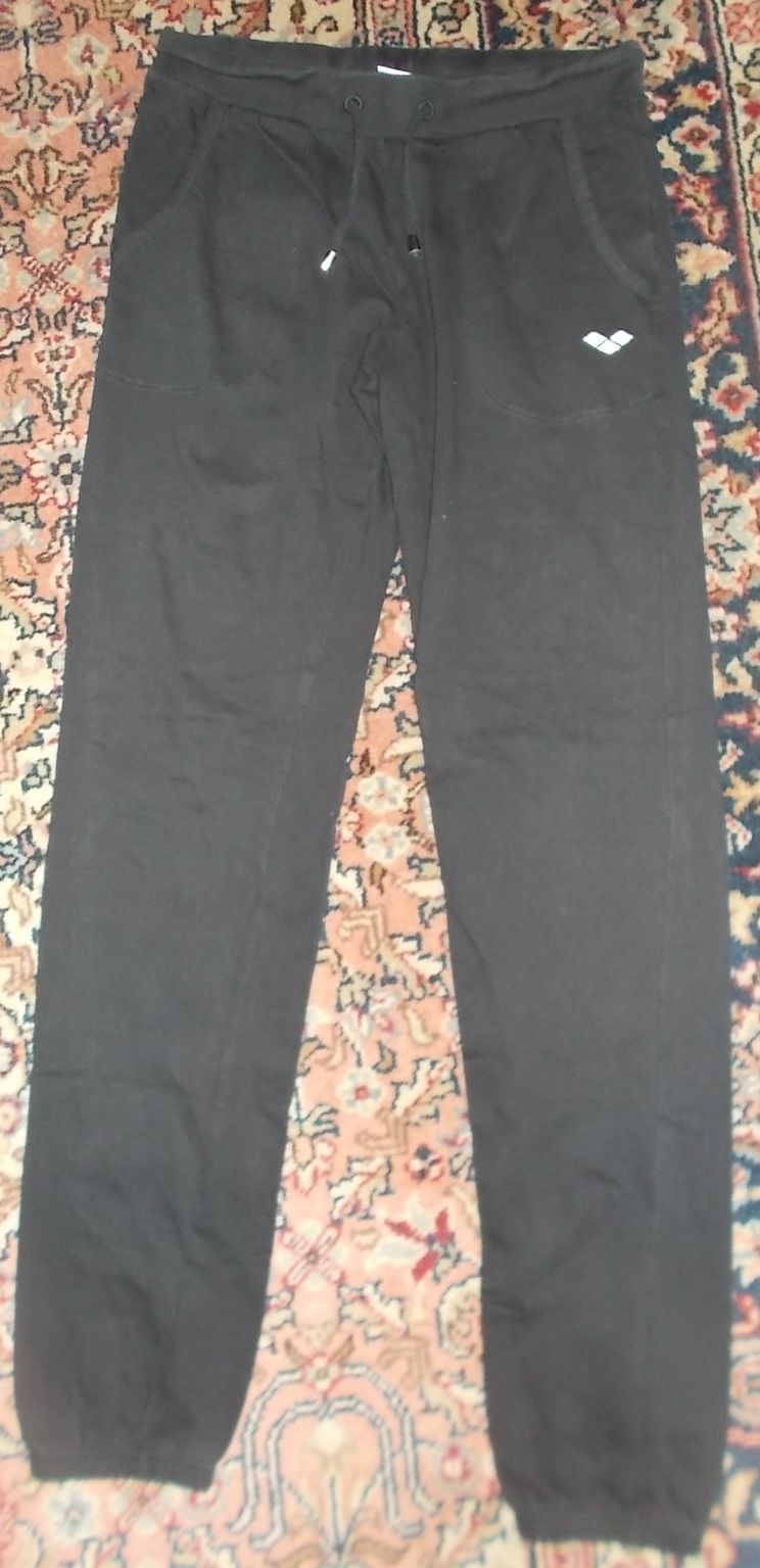 Baratto/Scambio: Pantaloni tuta Arena tg. L [ Abbigliamento/Abbigliamento  donna] a Casale Monferrato (AL) - coseinutili.it
